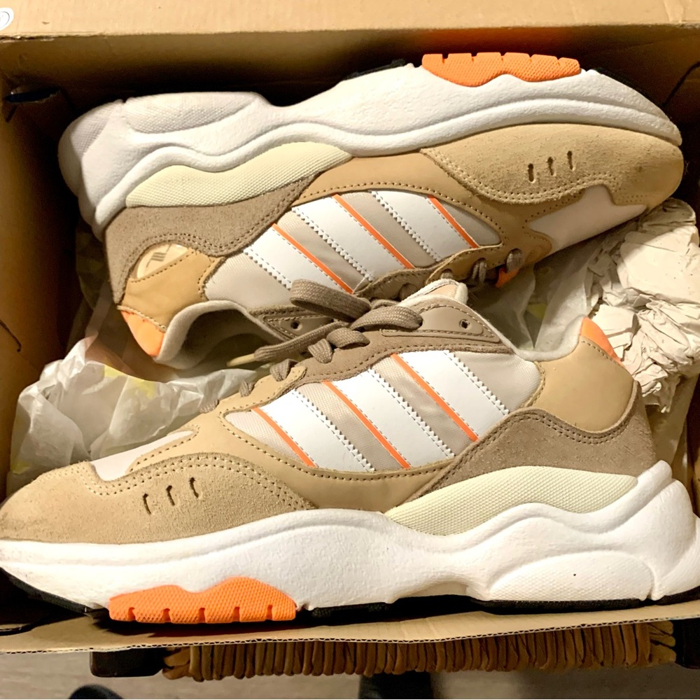 NWOT Adidas Retrpohy F90 Sneakers